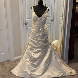 Pronovias Ivory Satin Wedding Dress